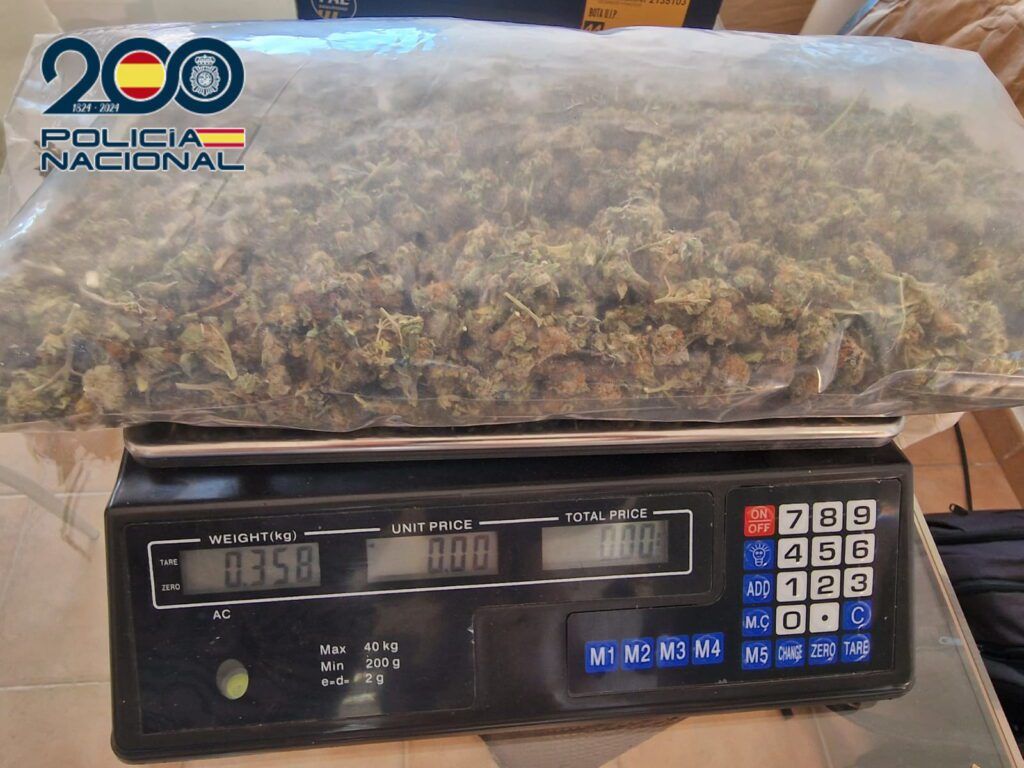 Váscula cultivo indoor - Policía Nacional